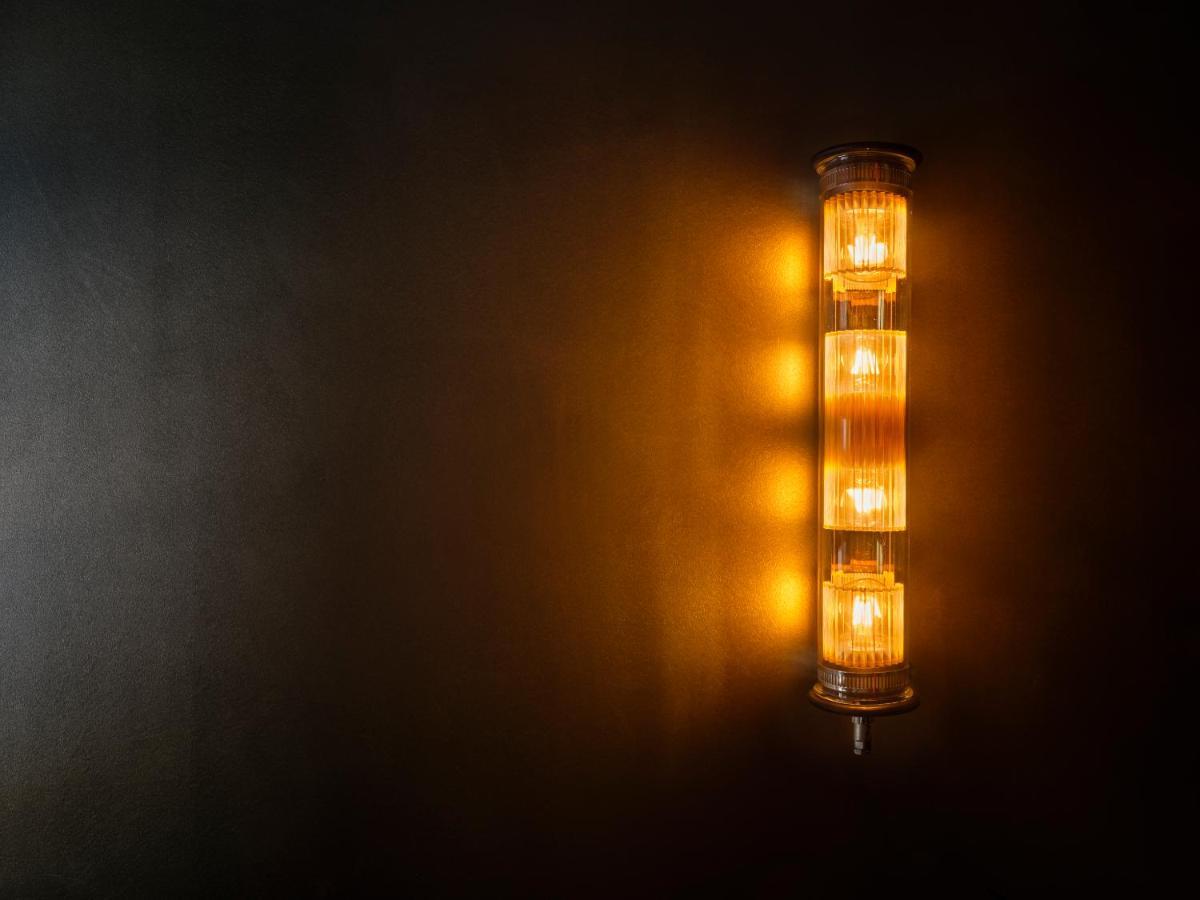 Sly Berlin Hotel Exterior foto A three-light warning light