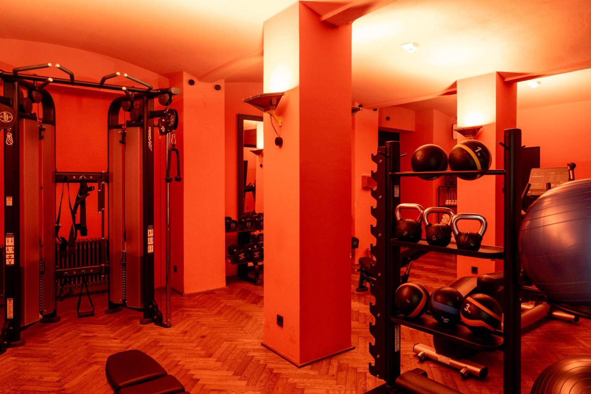 Sly Berlin Hotel Exterior foto A typical Virgin Active gym