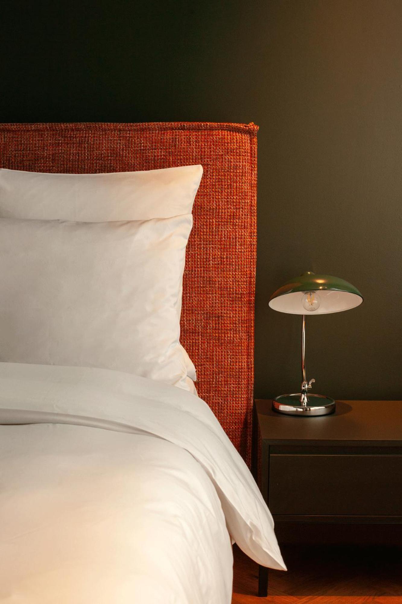 Sly Berlin Hotel Exterior foto A table lamp